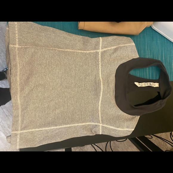 Lululemon racer back tank size 8 - Picture 2 of 3